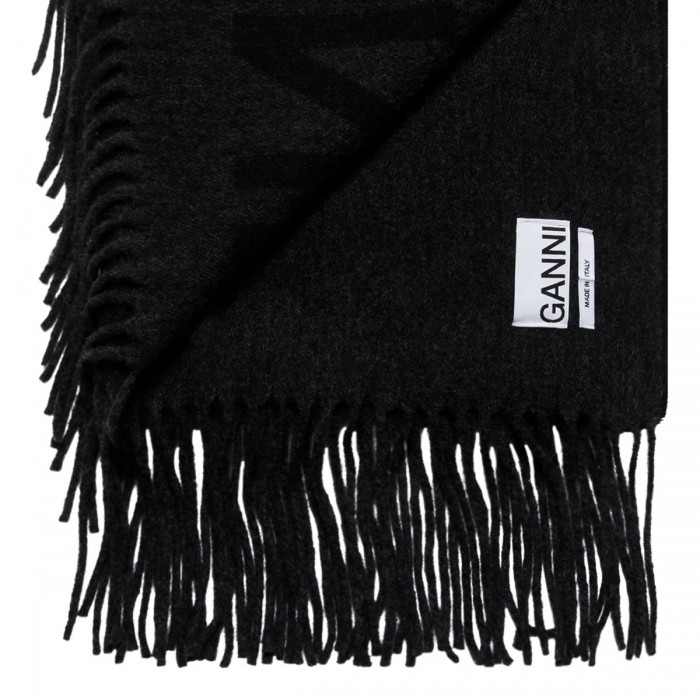 Fringed wool scarf