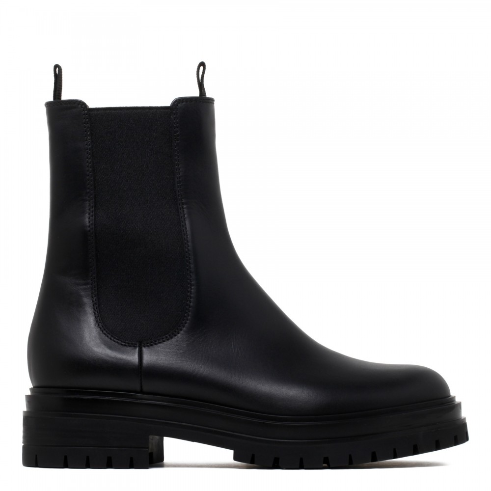 Chester Chelsea boots