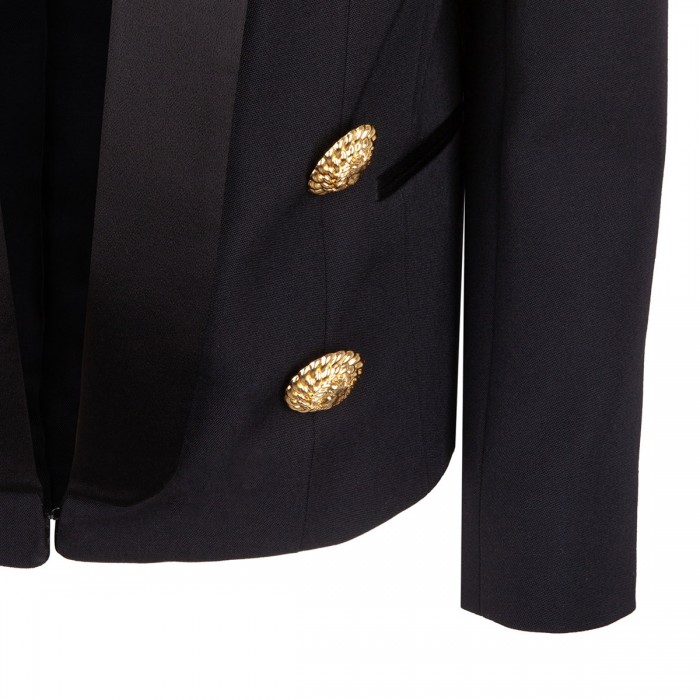 Edge-to-edge black jacket