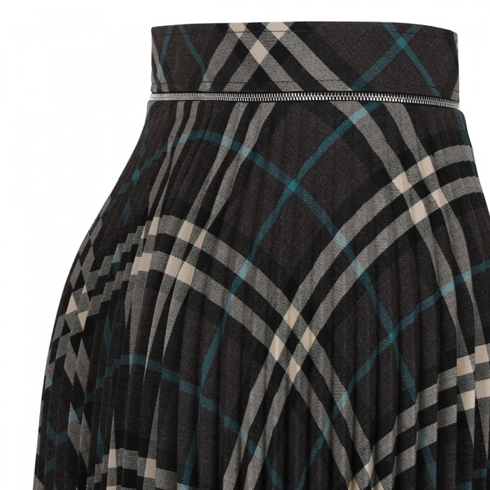 Pleated check skirt