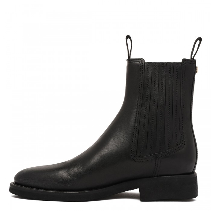 Black leather Chelsea boots